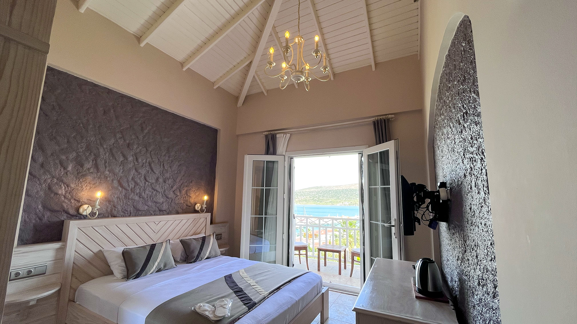NOA Deluxe Sea Room