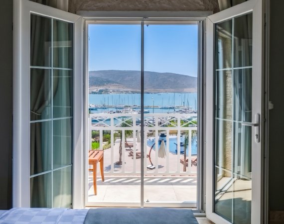 NOA Deluxe Sea Room